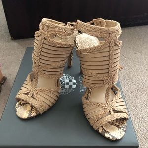 Designer Vince Camuto brand new heels in their original book
